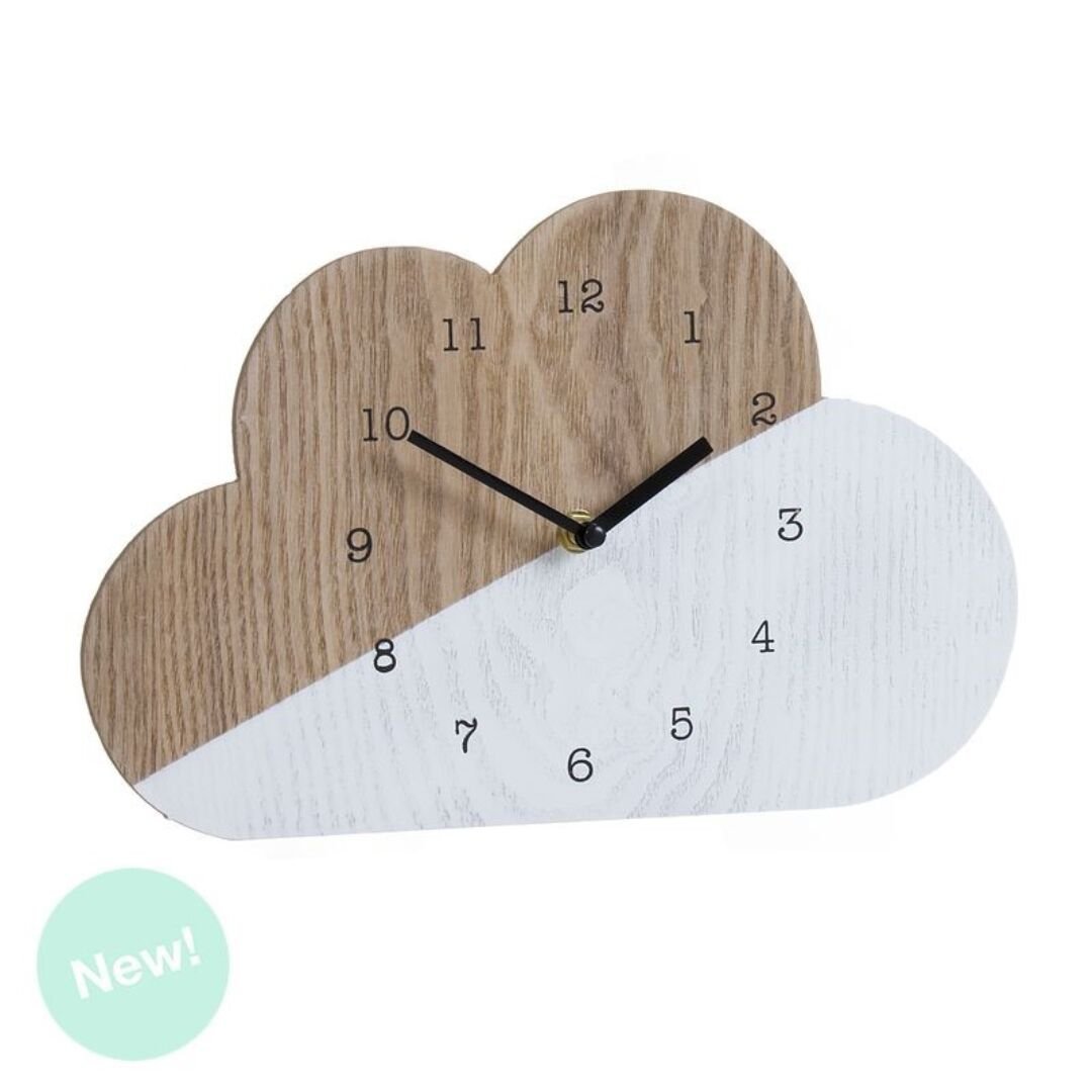 Reloj de madera con forma de nube